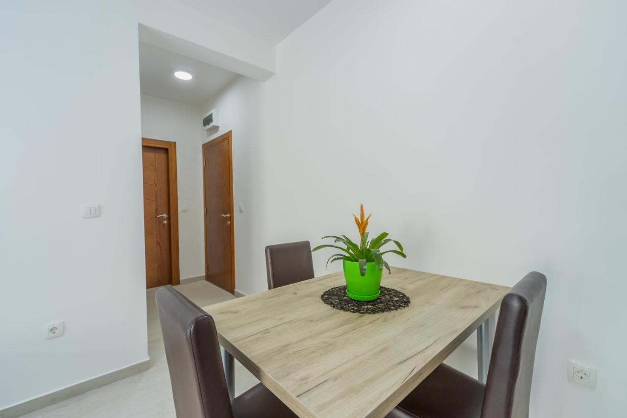 Grejm Lux Family Apartments Петровац Экстерьер фото