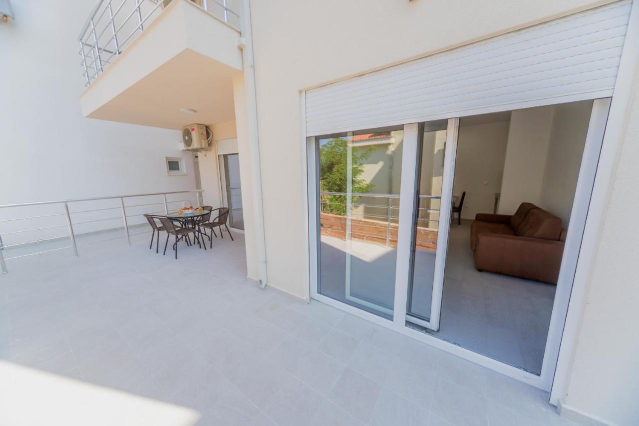 Grejm Lux Family Apartments Петровац Экстерьер фото